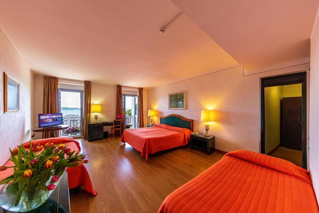Quadruple Room — Intra Hotel