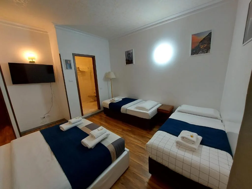 Luxury Quadruple Room — Hotel Oscar Suite