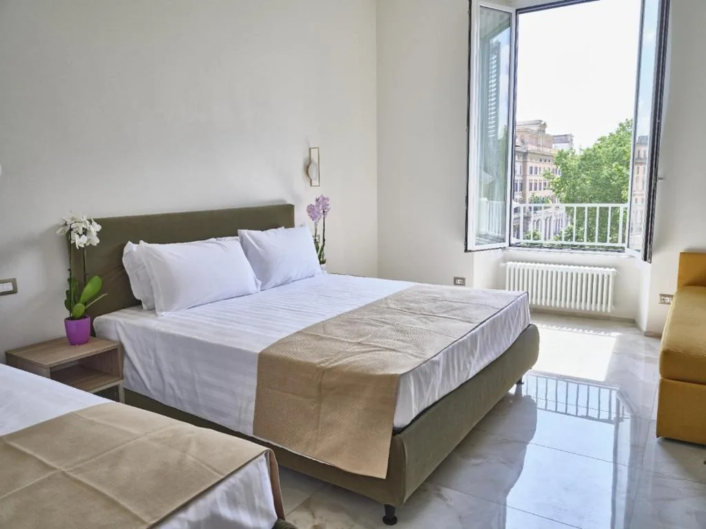 Camera Quadrupla Luxury — King Vittorio Guest House