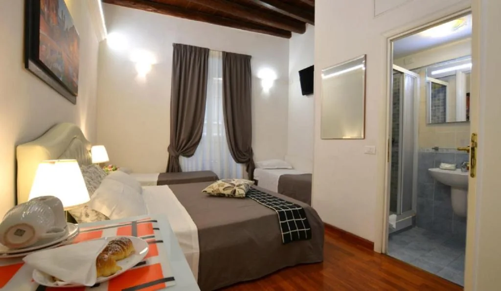 Camera Quadrupla — Notti A Roma