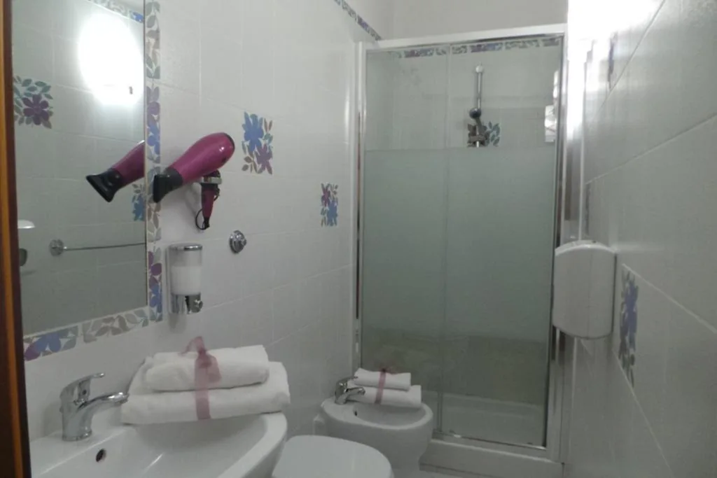 Small Quadruple Room — Hotel Castelfidardo
