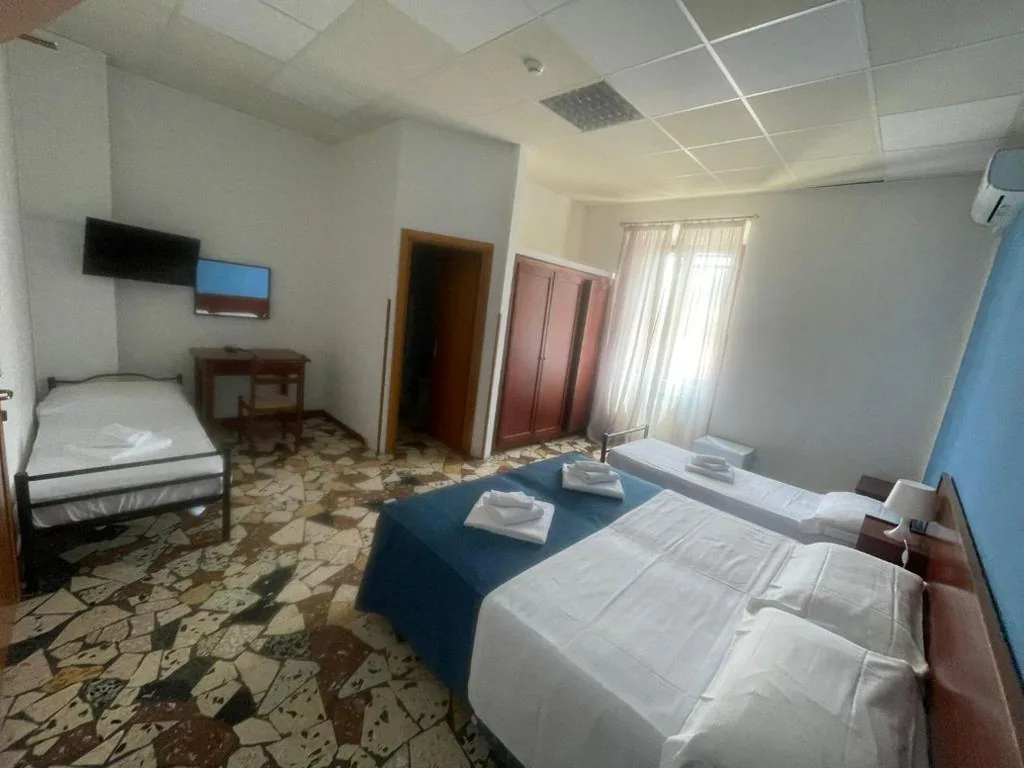 Standard Quadruple Room with Beach Package — Hotel Mercede 2