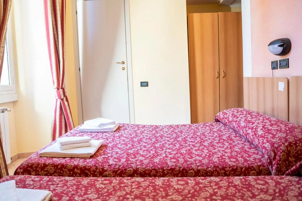 Standard Quadruple Room — Hotel Ferrarese