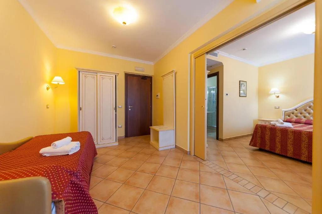 Camera Quadrupla Standard — Loriana Park Hotel Sul Lago