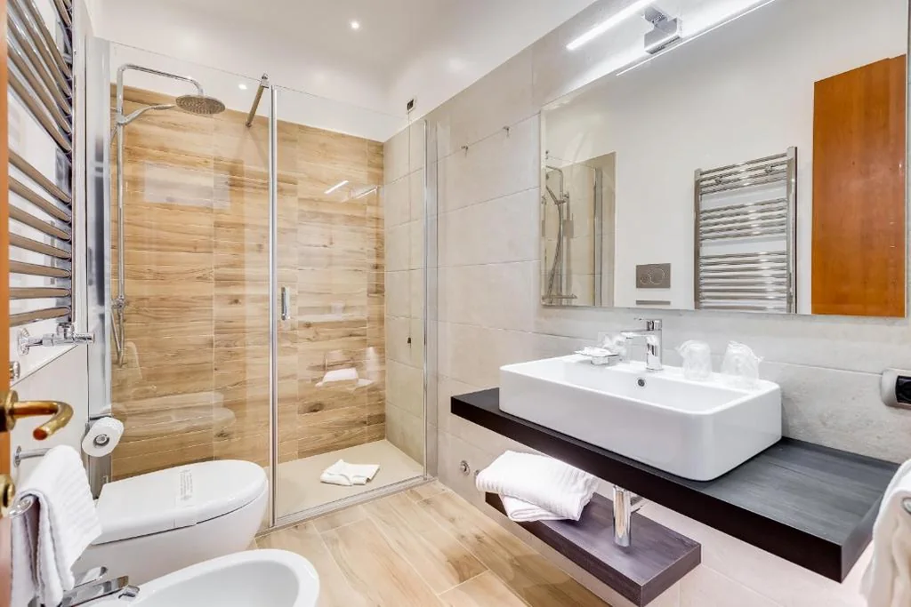 Standard Quadruple Room — Romoli Hotel