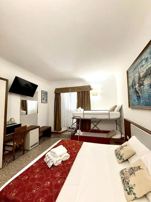 Split-Level Quadruple Room — Grand Gaeta