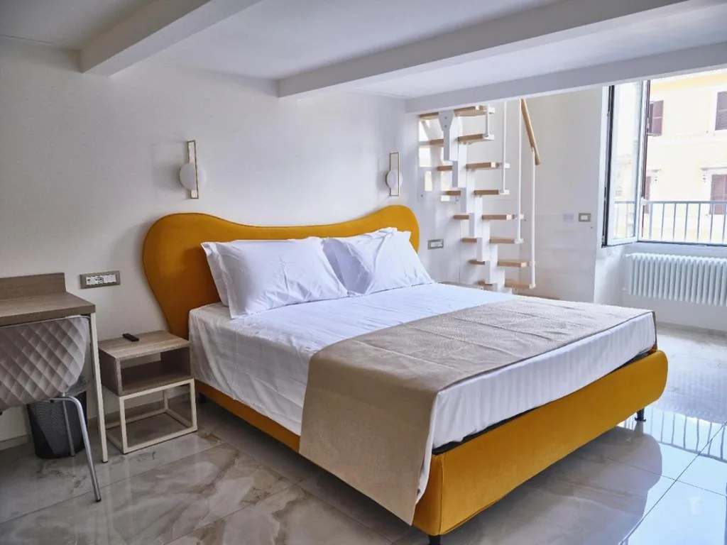 Camera Quadrupla su 2 Livelli — King Vittorio Guest House
