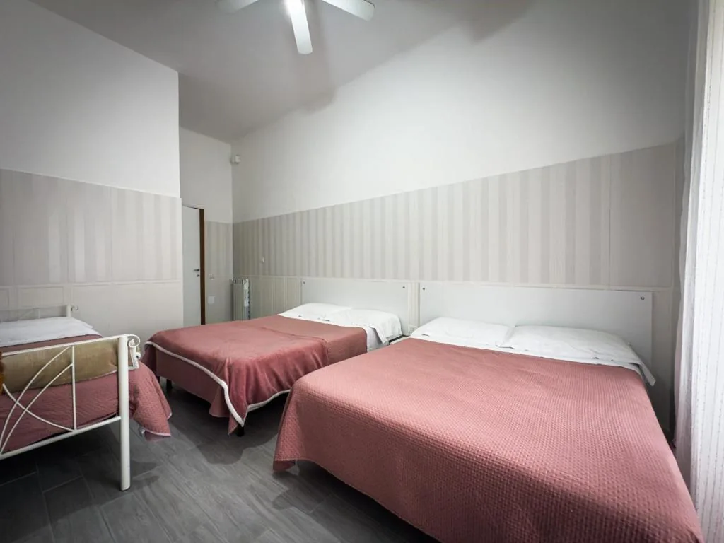 Camera Quadrupla Superior — Hotel Giada Roma