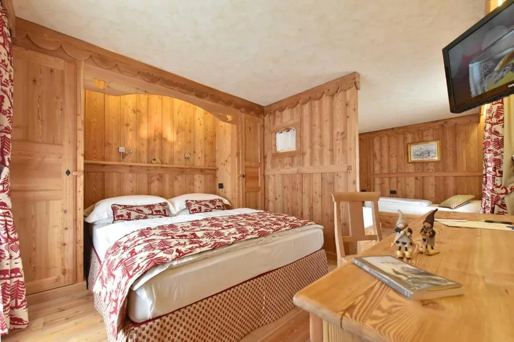 Superior Quadruple Room — Hotel Miravidi a Cervinia