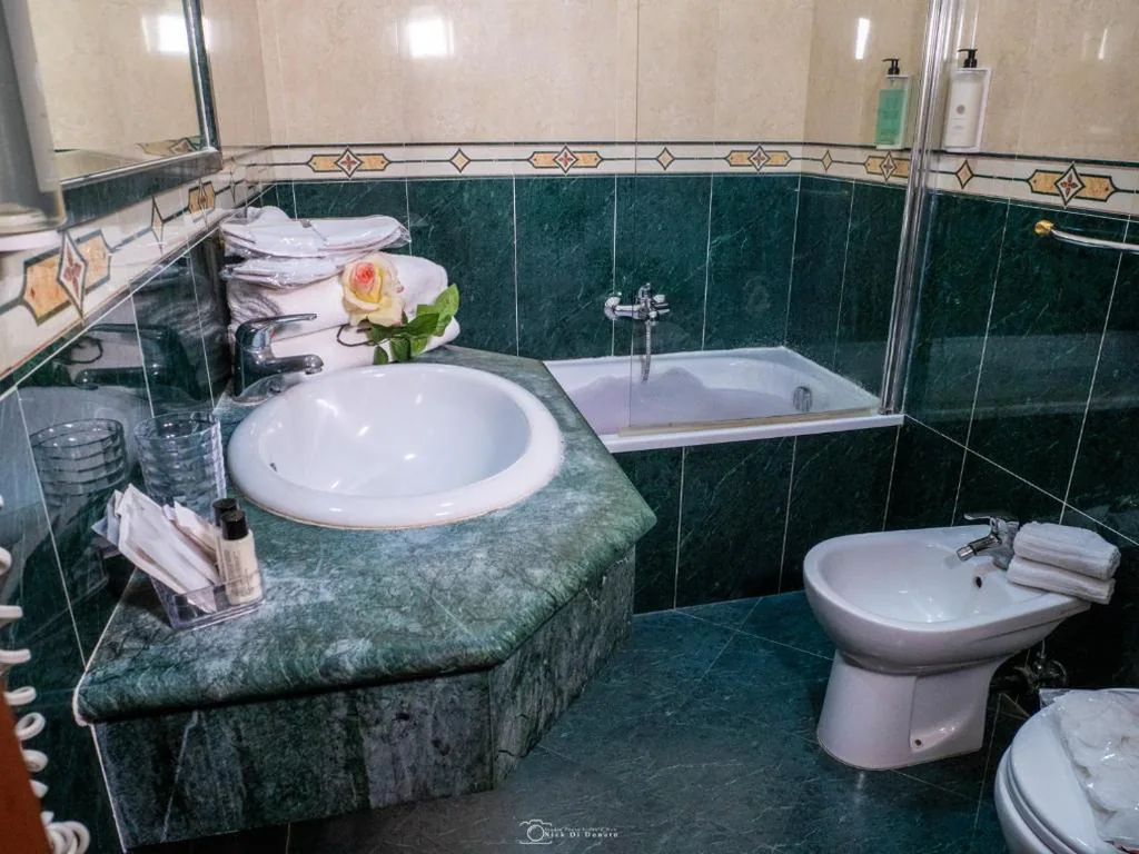 Camera Quadrupla Superior — Hotel Suite Caesar