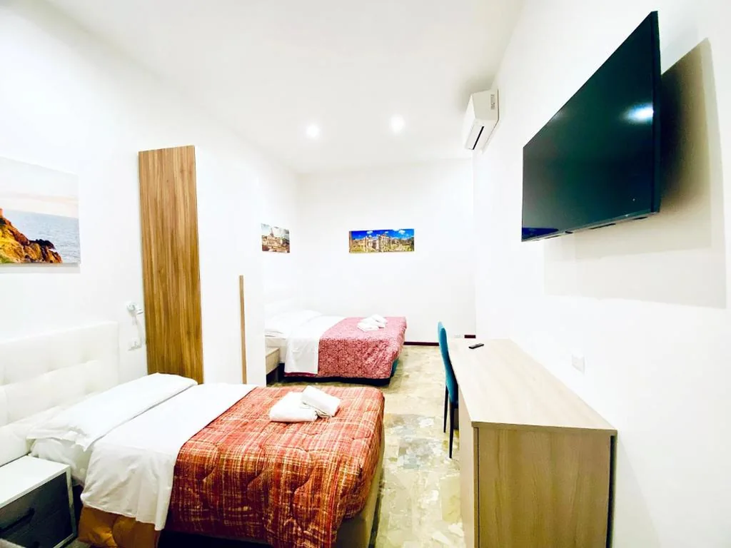 Camera Quadrupla — Tawhid Accomodation