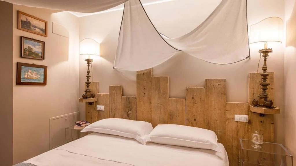 Camera Queen — A’Mare Luxury Rooms