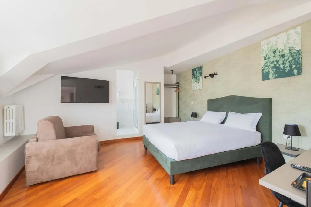 Camera Queen — Adelante Rooms San Giovanni