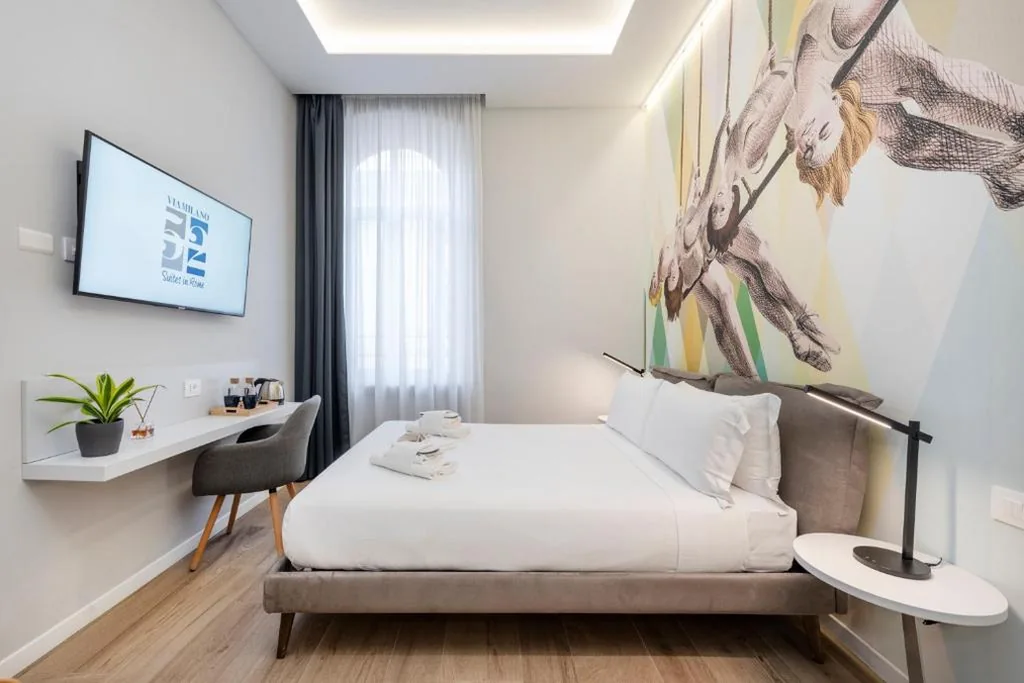 Queen Room — B-STAY Via Milano 52