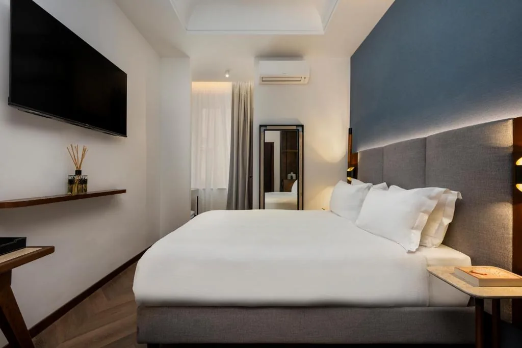 Camera Queen — Boutique Hotel Piedra Rome City Centre