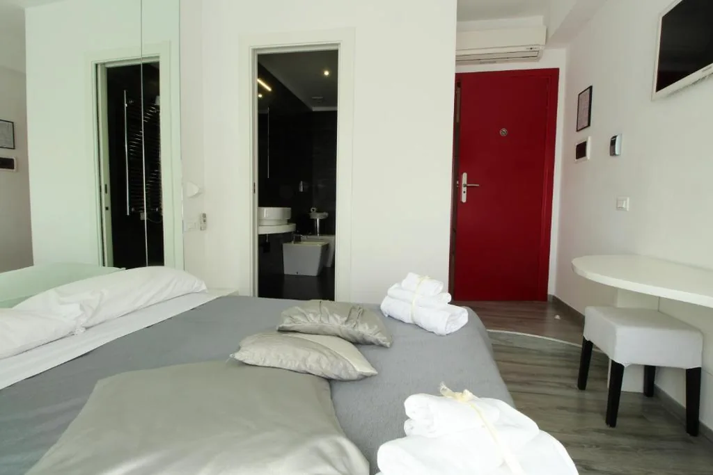 Queen Room — Caos Calmo