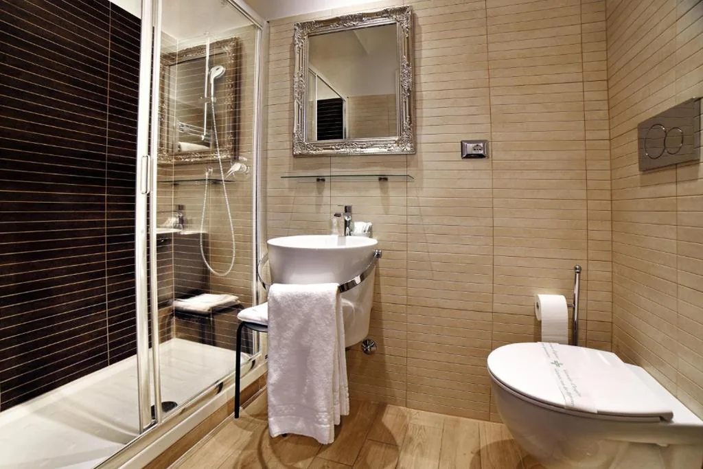 Queen Room — Coladir Guest House