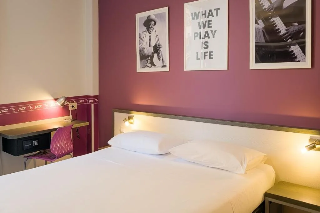 Camera Queen Comfort - Non Fumatori — Sure Hotel by Best Western Nologo