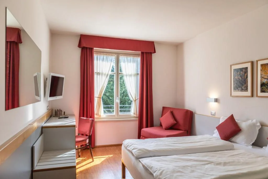 Queen Room with Disabled Access — Hotel Cortese