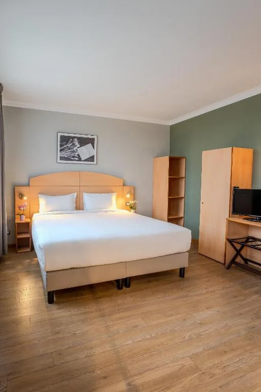 Queen Room with Disabled Access — Tulip Inn Turin West Rivoli