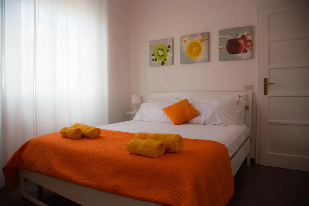 Camera Queen con Bagno in Comune — Fruit’n Joy