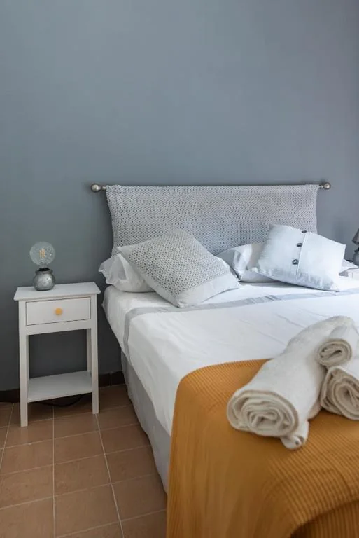 Camera Queen con Bagno in Comune — Punto Zero