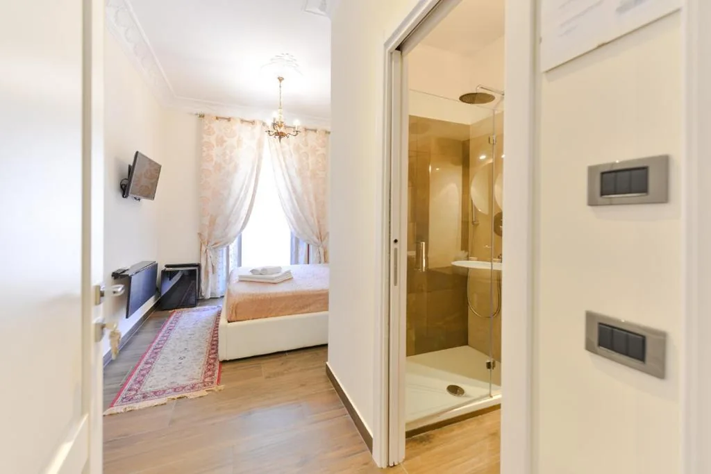 Camera Queen con Bagno in Comune — Vietitaly Filiberto