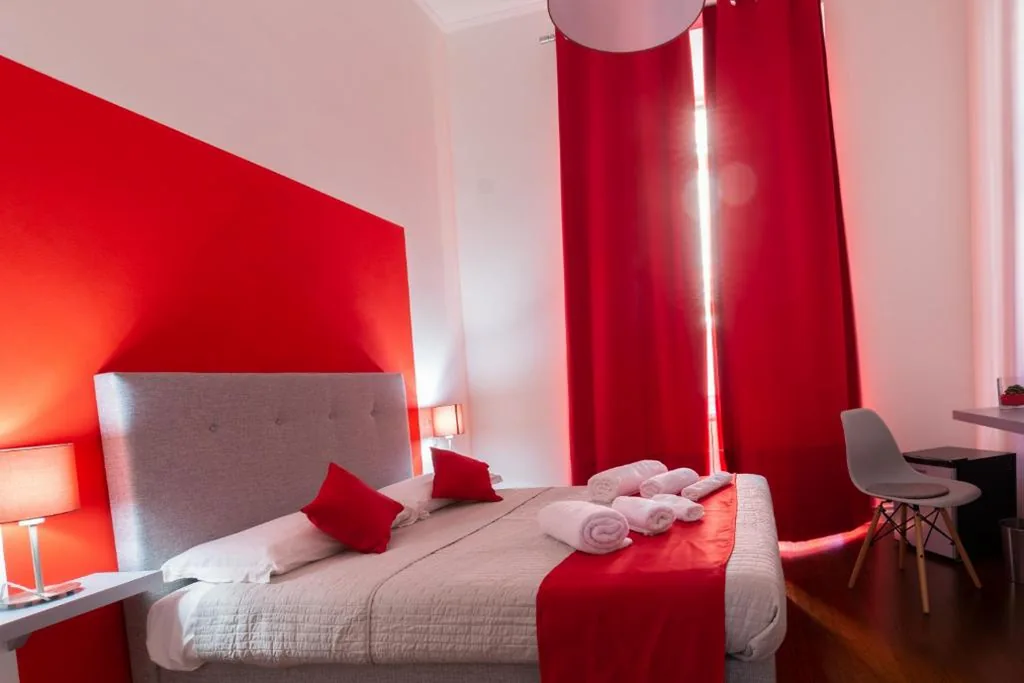 Camera Queen con Bagno Privato Esterno — Shine House