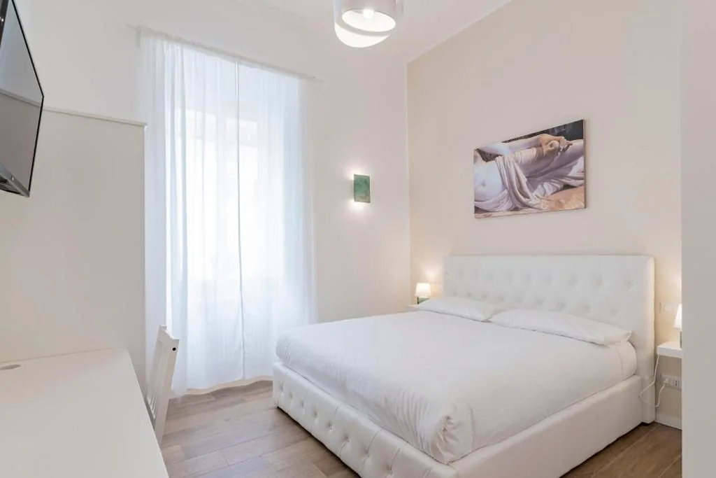 Camera Queen con Bagno Privato — Leo’s Colosseum – Private Apartments