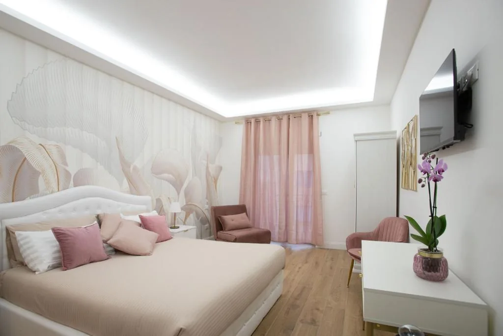 Queen Room with Balcony — Appia – Regina Viarum B&B