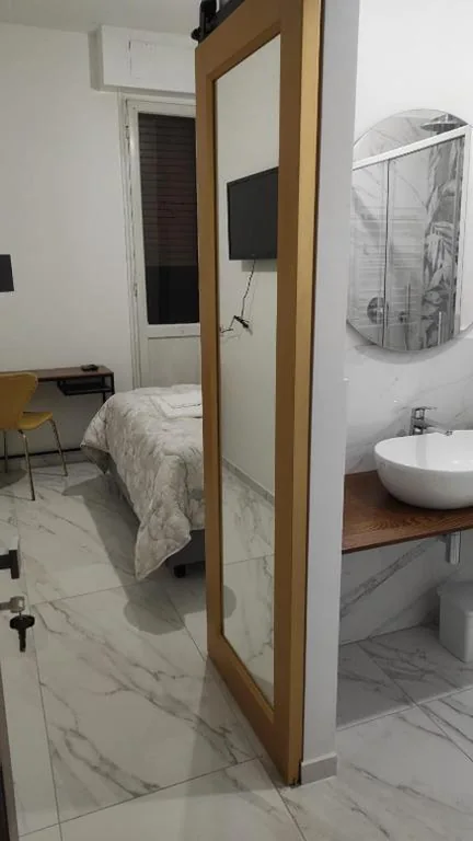 Queen Room with Balcony — B&B Alle mura di San Giovanni