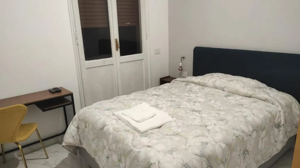 Camera Queen con Balcone — B&B Suite and Rooms San Giovanni