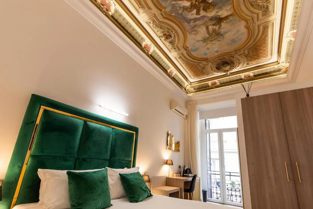 Camera Queen con Balcone — Cavour LR Collection