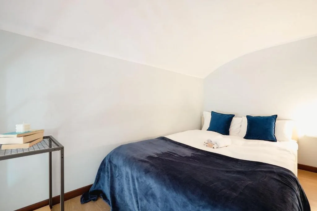 Queen Room with Balcony — Maison Dante – Smart stays