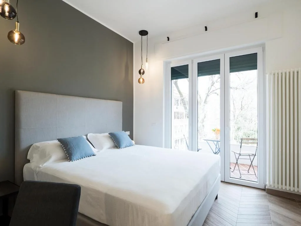Queen Room with Balcony — Savoia Rooms Roma