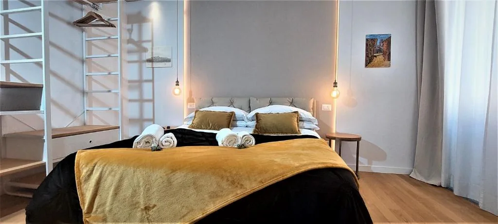 Queen Room with Balcony — Vatican Rome Suite