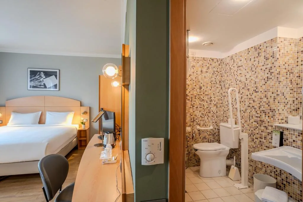 Queen Room with Sofa Bed - Disabled Access — Tulip Inn Turin West Rivoli