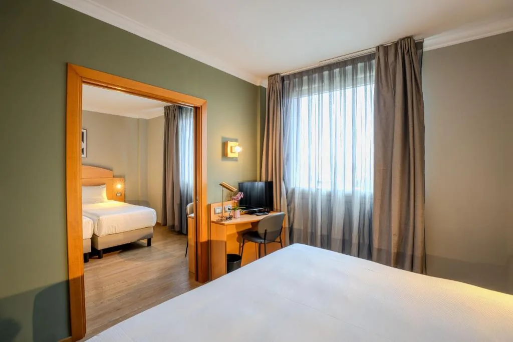 Queen Room with Double Sofa Bed — Tulip Inn Turin West Rivoli