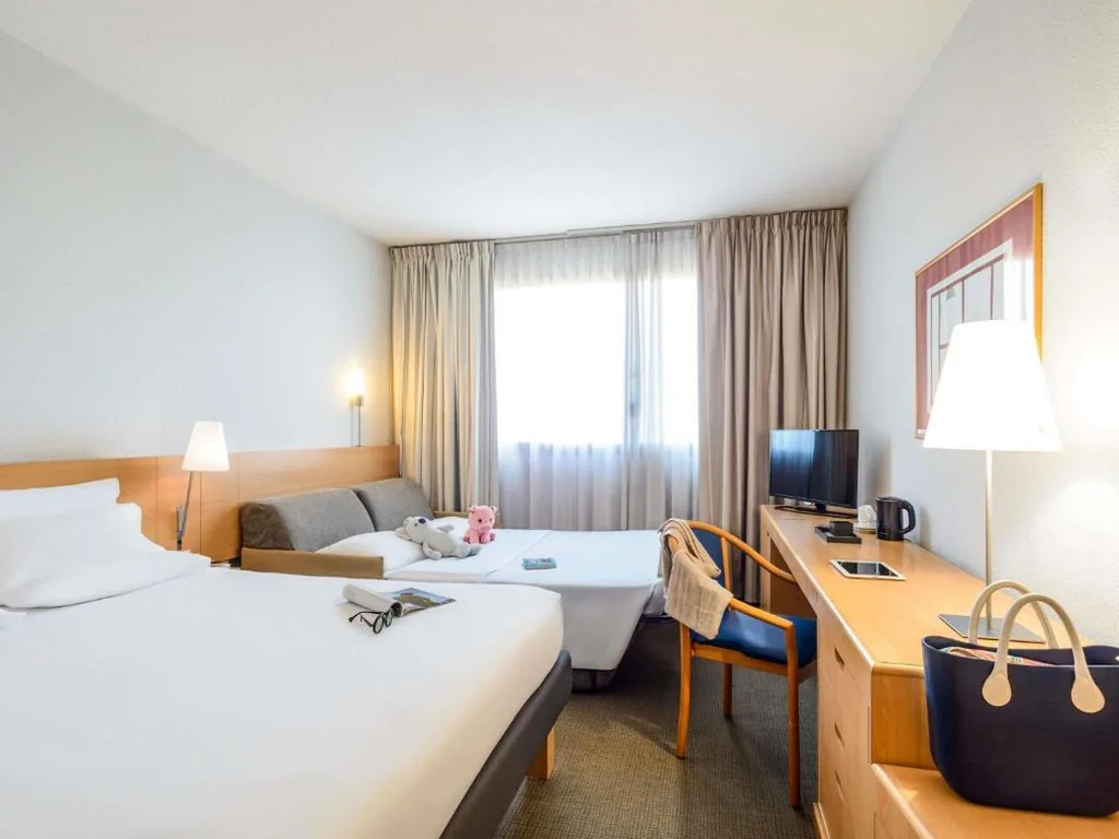 Queen Room with Sofa Bed — Novotel Torino Corso Giulio Cesare