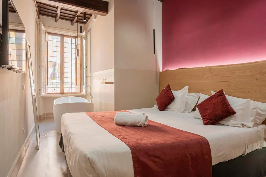 Queen Room with Hot Tub — Campo de’ Fiori 34