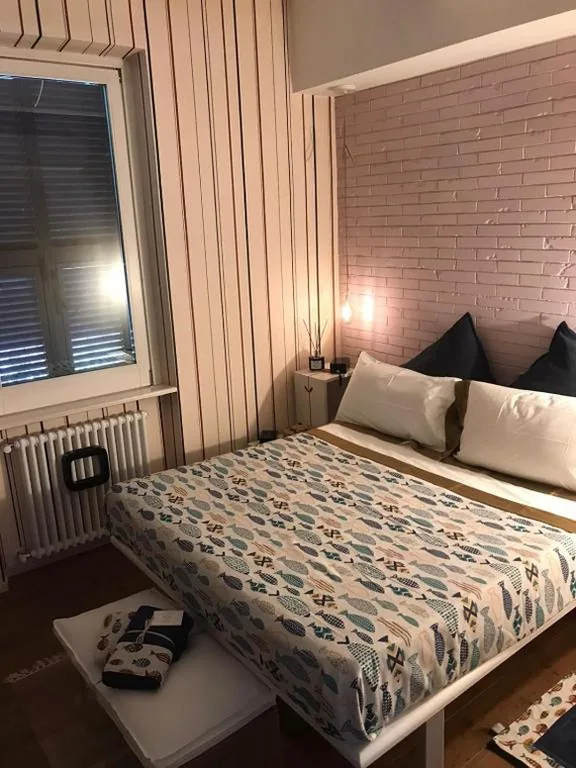 Queen Room with Hot Tub — Cinquecento Loft