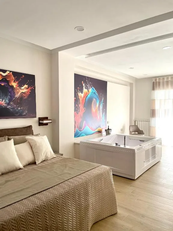 Queen Room with Hot Tub — COLOMBO SUITE