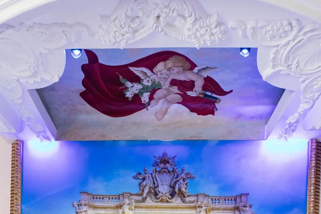 Camera Queen con Vasca Idromassaggio — Erossuite GuestHouse