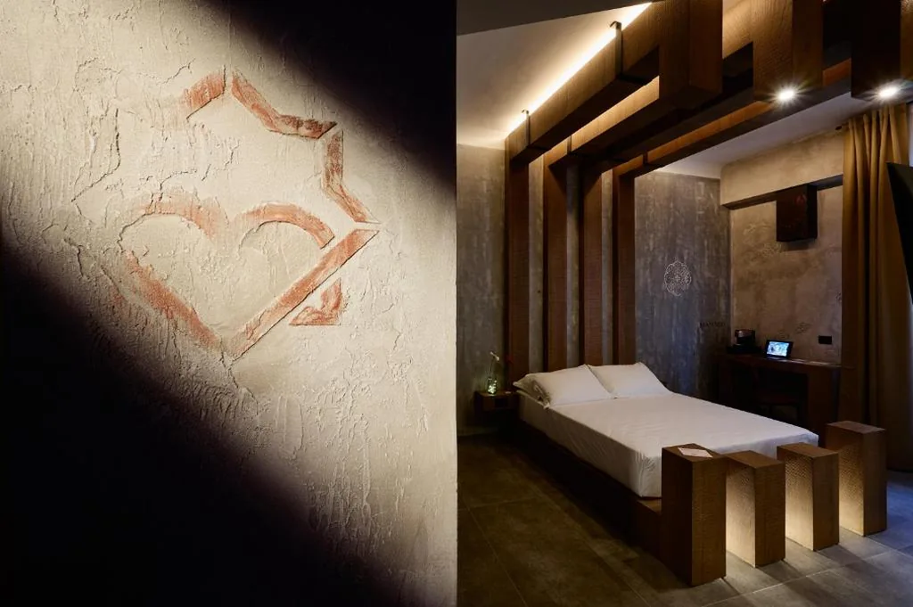 Queen Room with Hot Tub — Mamaco Roma