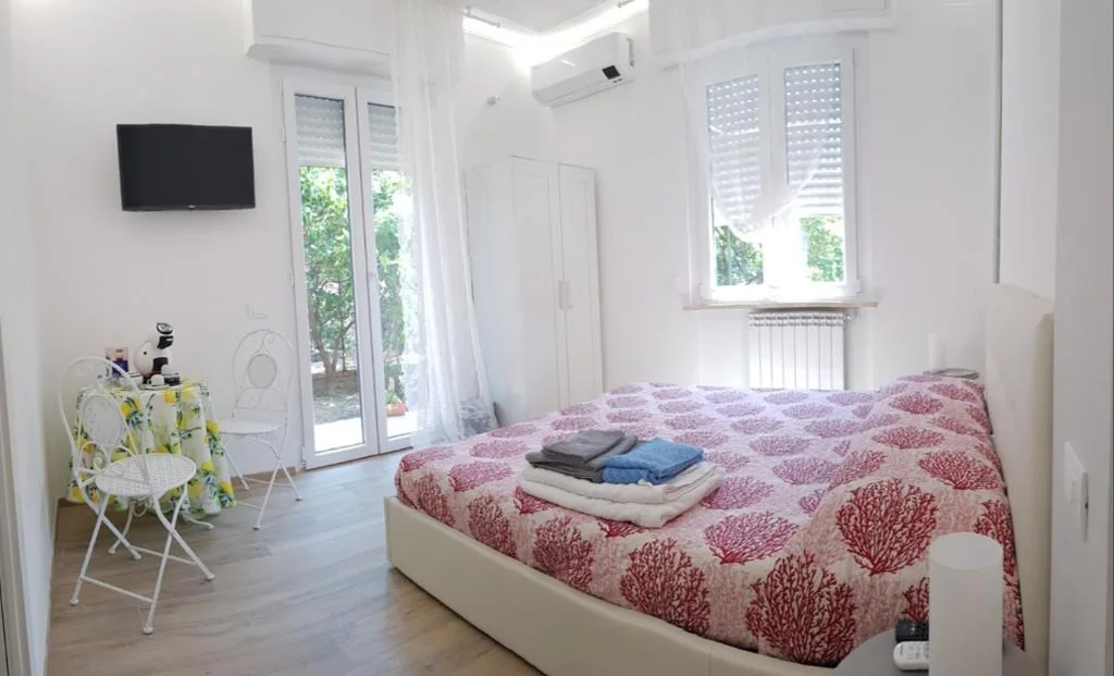 Queen Room with Garden View — Borgo and Bike