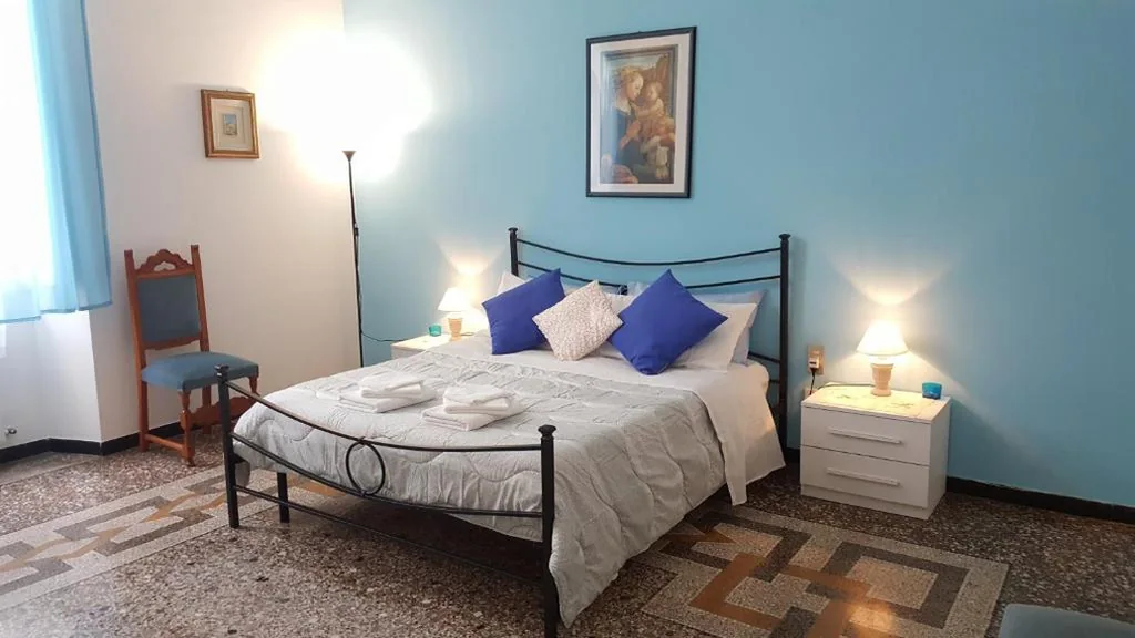 Camera Queen con Vista Giardino — Royal Suite