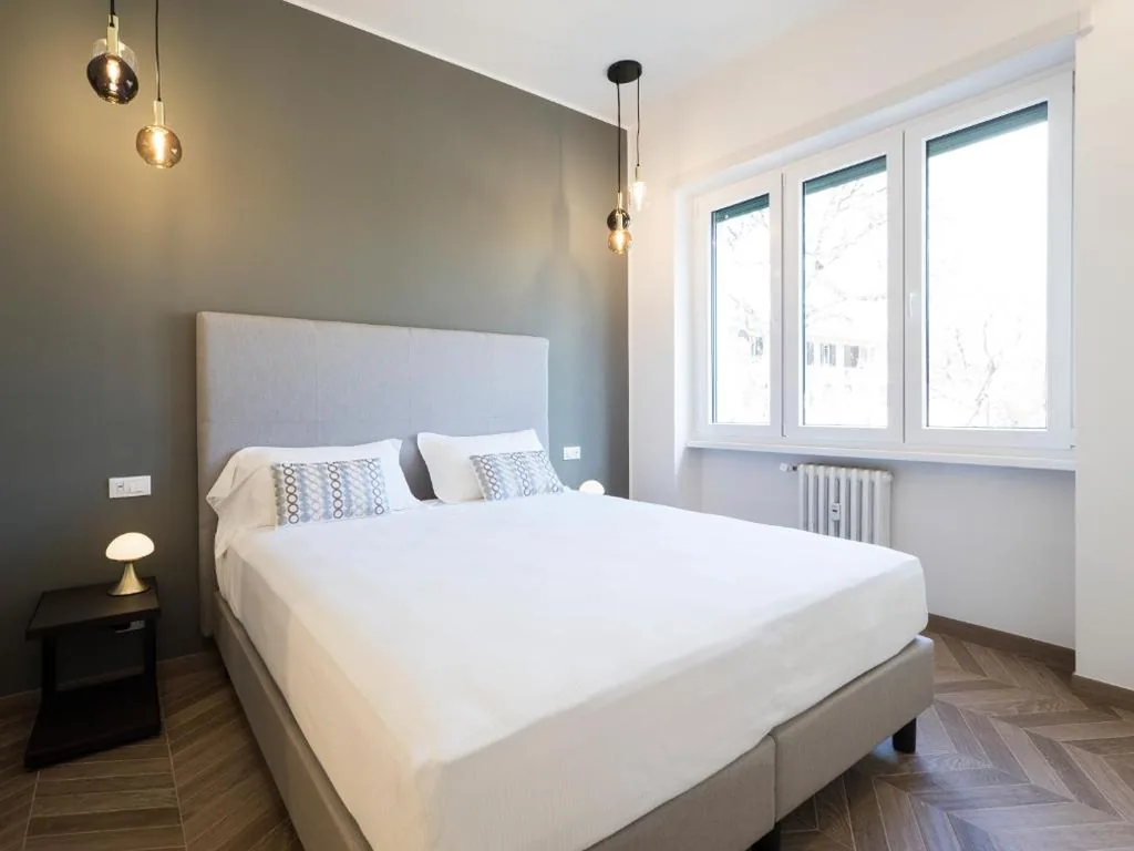 Queen Room with Garden View — Savoia Rooms Roma