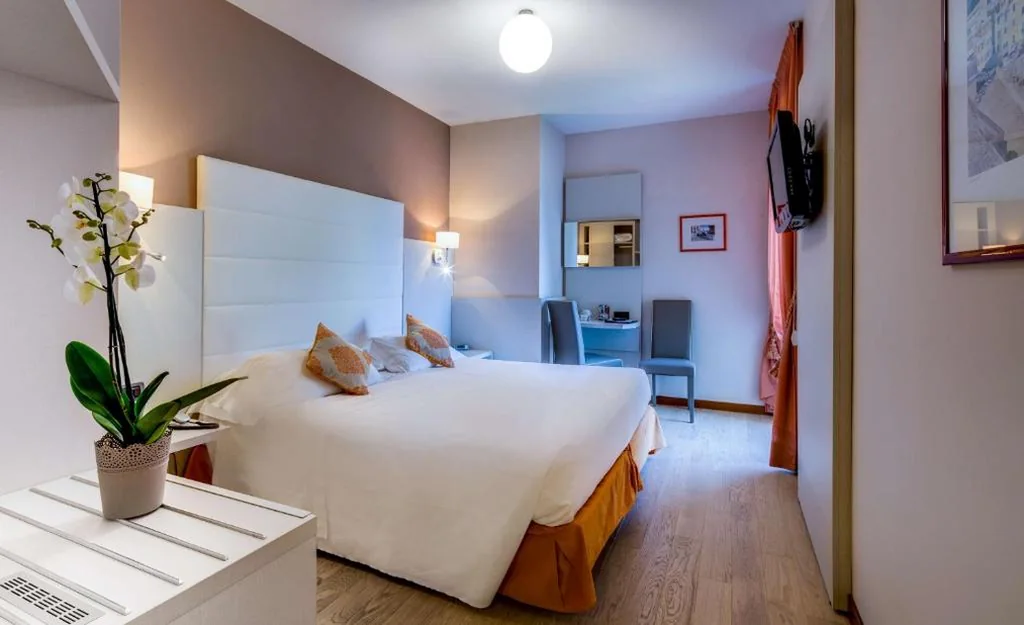 Queen Room with Sea View — Best Western Regina Elena