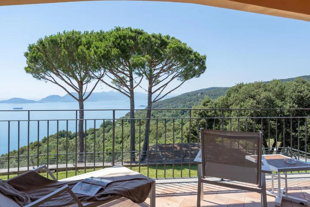 Queen Room with Sea View — Golfo dei Poeti Relais & Spa