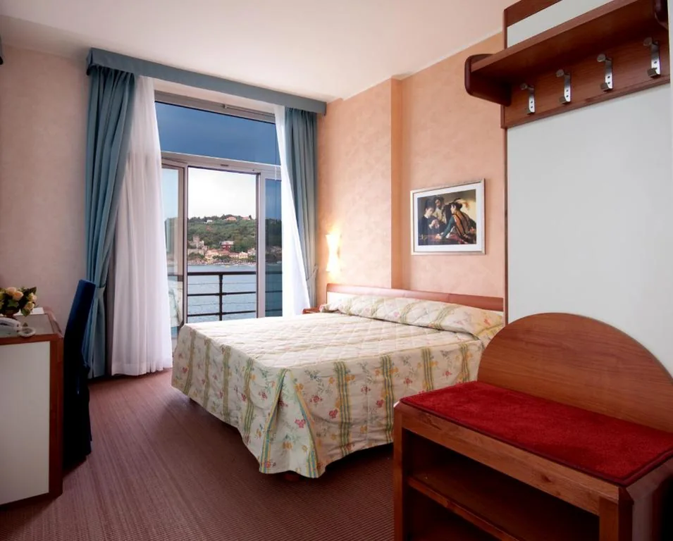 Camera Queen con Vista Mare — Hotel San Terenzo